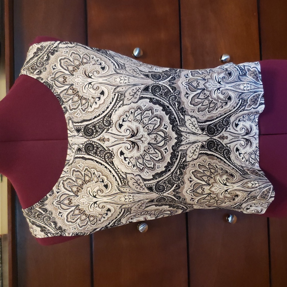 212 Collection Sleeveless Blouse Black, Cream, & White Paisley Print; Size XS